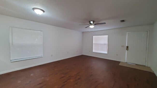 Foto del edificio - Coming Soon! 3 Bedroom, 2 Bathroom Home for Rent in Plant City