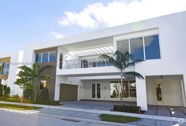 Building Photo - 10250 NW 74th Ter