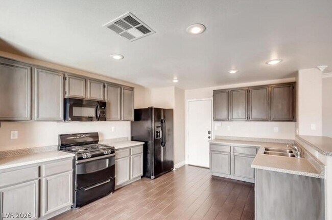 Building Photo - 3208 Brayton Mist