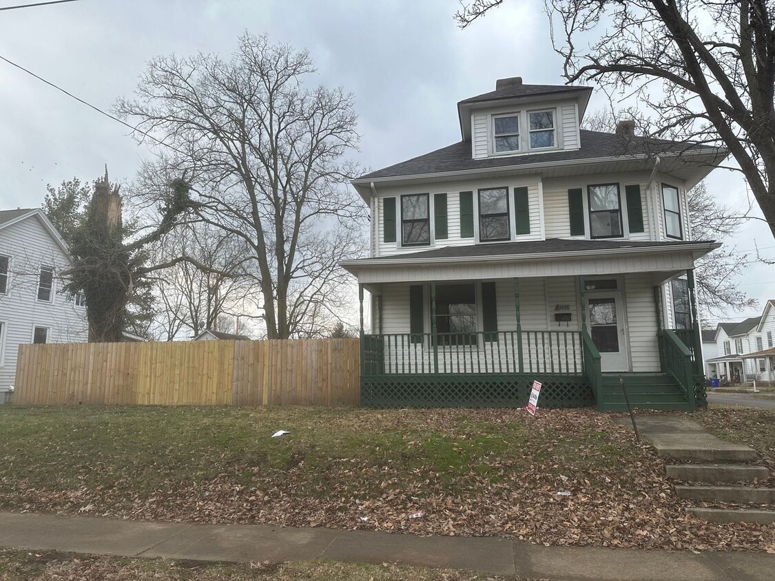 BEAUTIFUL RENOVATED NEW 4 BEDROOM 2 BATH HOUSE QUIET NEIGHBORHOOD - BEAUTIFUL RENOVATED NEW 4 BEDROOM 2 BATH HOUSE QUIET NEIGHBORHOOD