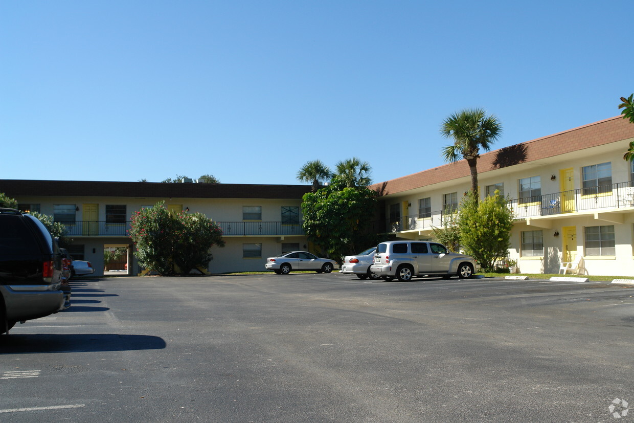 Primary Photo - Sunrise Harbor Apartments