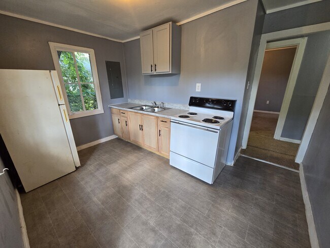 cocina - 2081 Tuskegee Rd