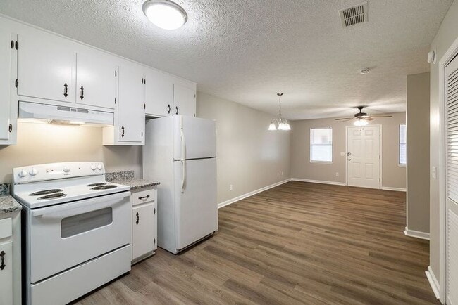 Photo - 112 Upland Ct House