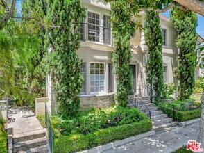 Building Photo - 361 S Doheny Dr