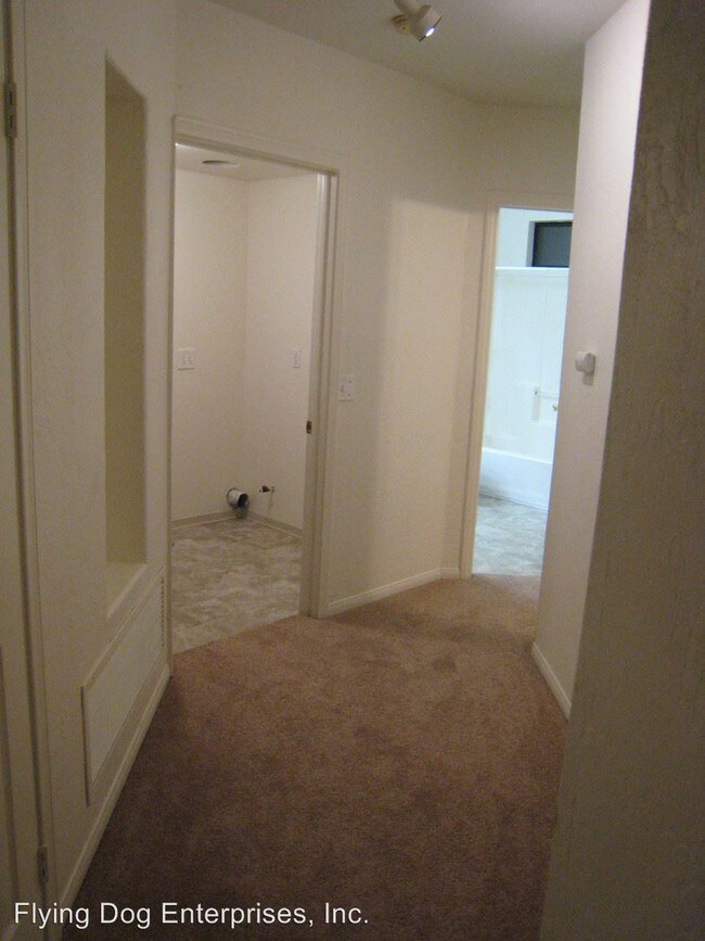 Building Photo - 1160 Topper Ln