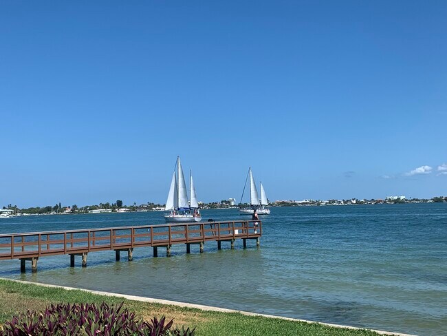 Foto del edificio - 6177 Sun Blvd