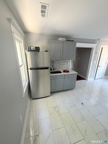 Building Photo - 32 Alstrum St