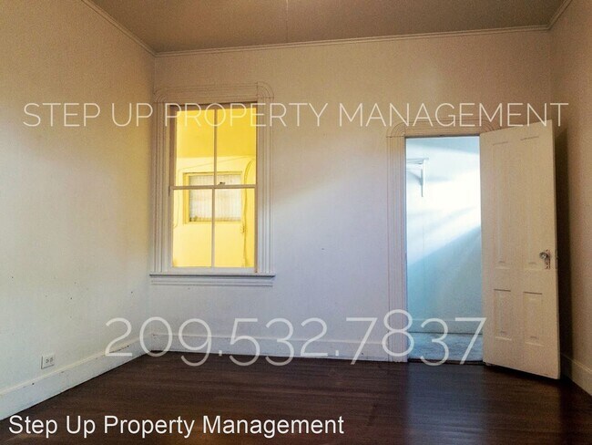 Building Photo - 2 br, 1 bath House - 582 Olive St