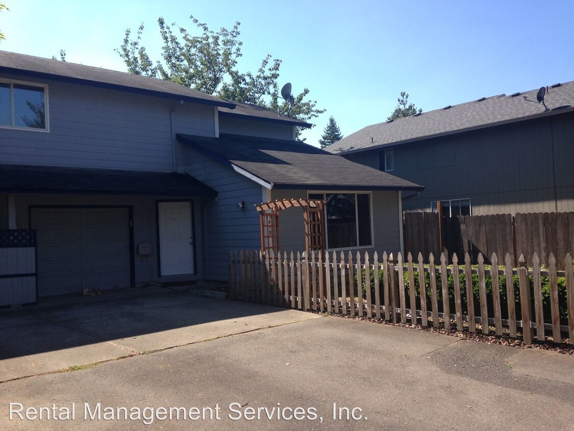 Primary Photo - 845 NE 162nd Ave