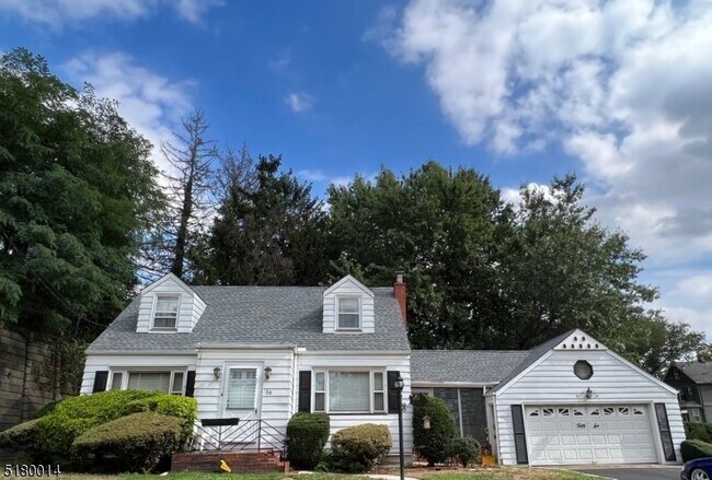 Building Photo - Charming Cape Cod Rental!