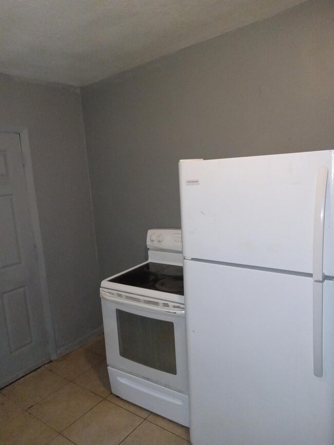 Building Photo - 444 W 25th St