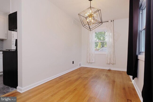 Building Photo - 36 S Hudson St