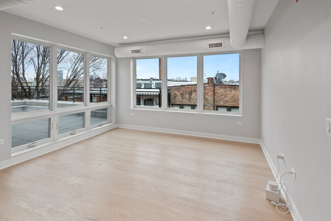 Building Photo - 4637 N Ashland Ave