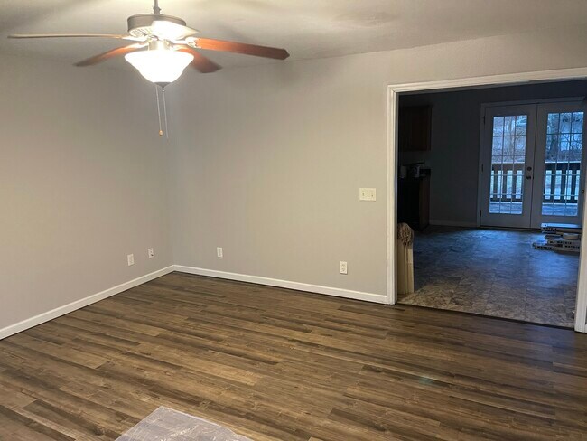 Building Photo - 1303 Moice Dr