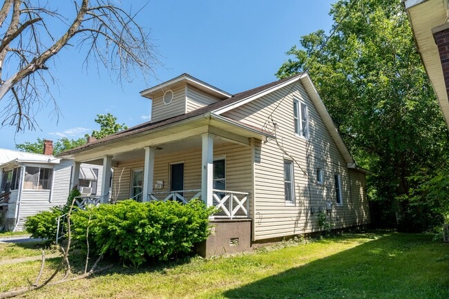 Building Photo - 209 E Dayton St