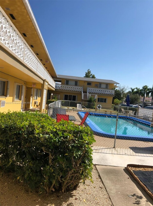 Foto principal - 3525 Polk St
