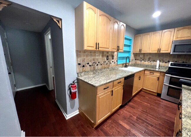 Foto del edificio - 936 E Shadowlawn Ave