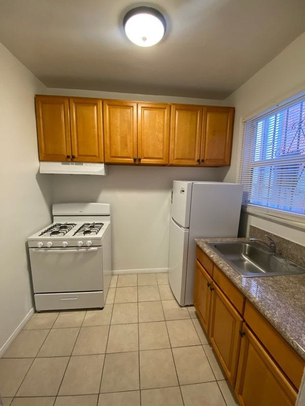Building Photo - 3057 Leeward Ave