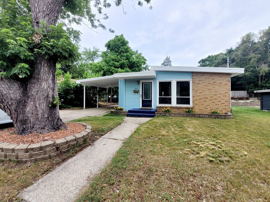 Primary Photo - 1011 Marcia St SW