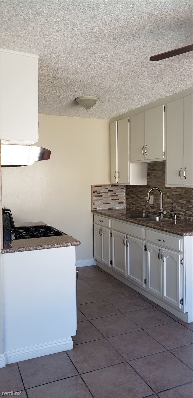 Building Photo - 4686 Woodside Dr