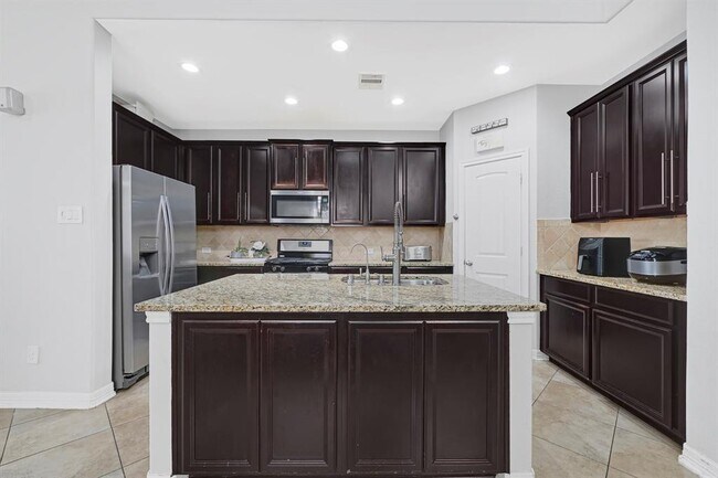 Building Photo - 10009 Boulder Bend Ln