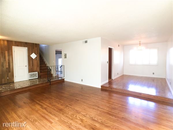 Primary Photo - 219 S Park Victoria Dr