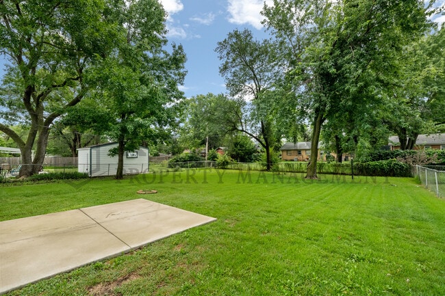 Foto del edificio - 211 E Meadowlark Rd