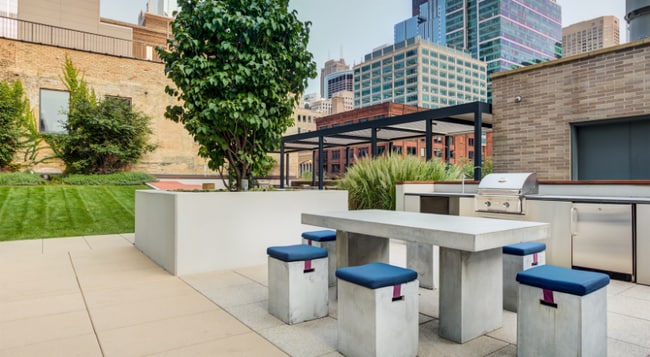 Building Photo - 610 W Randolph St