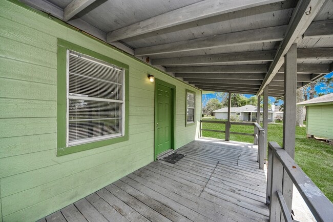 Building Photo - 17111 River Rd