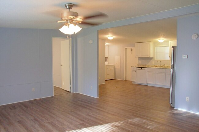 Foto del edificio - 23008 Glenwood Blvd
