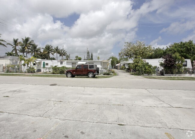 Building Photo - 2 El Rancho Ln