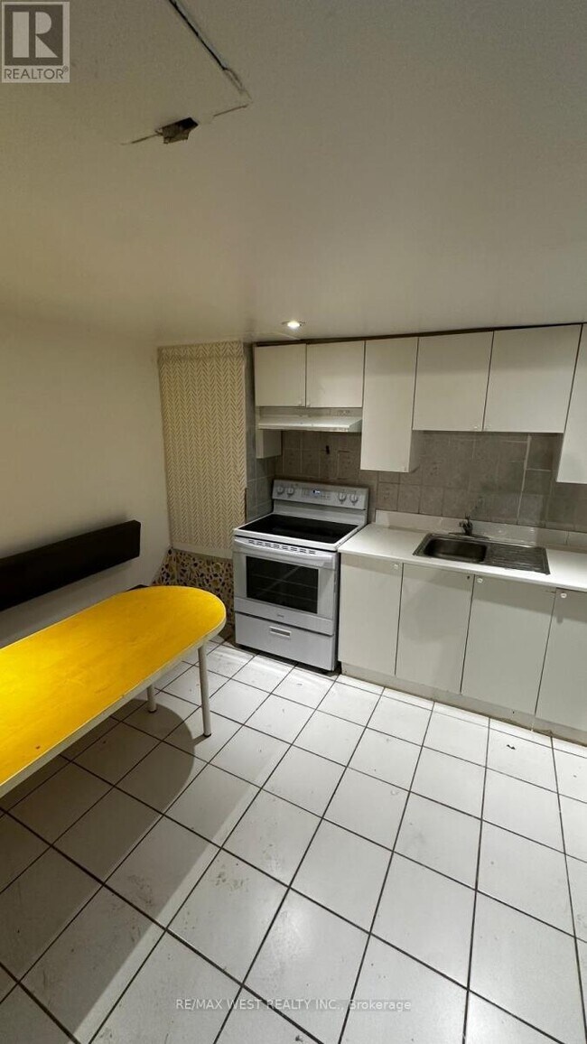 Photo du bâtiment - 93 Windermere Ave