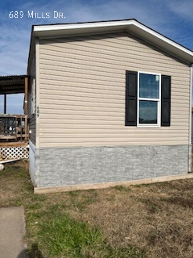 Foto del edificio - 689 W Mills Dr