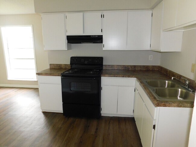 Foto del edificio - ****JUST REDUCED****1969 Dorchester Drive ...