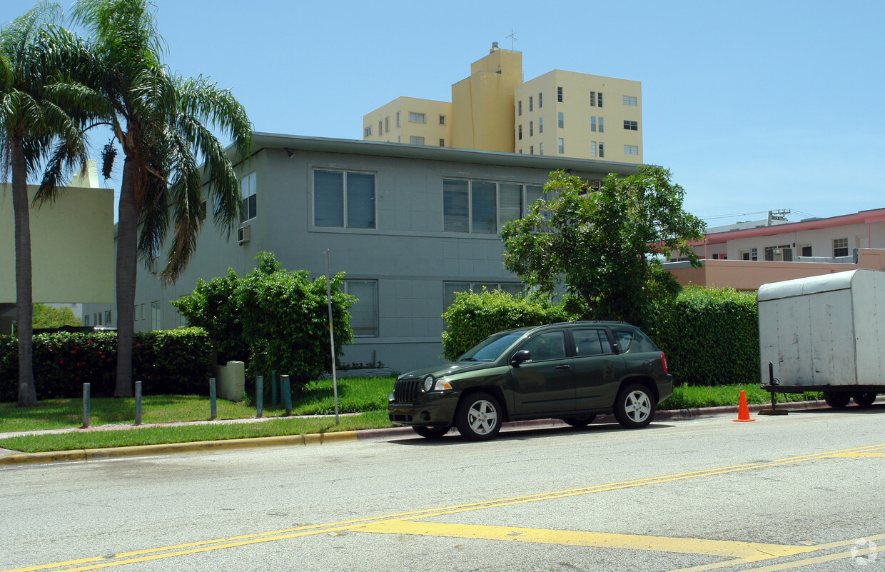 Building Photo - 1327 West Ave