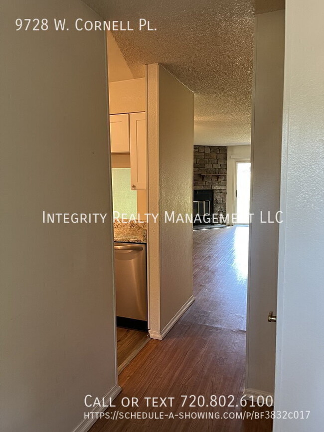 Foto del edificio - 9728 W Cornell Pl