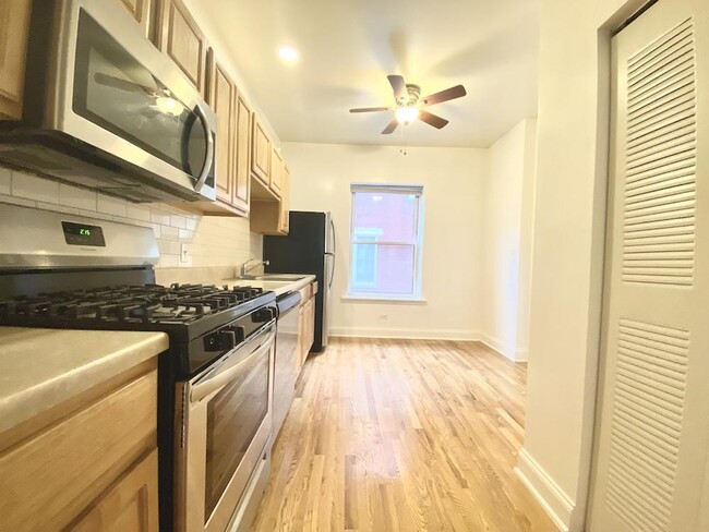 Building Photo - 2 bedroom in Chicago IL 60640
