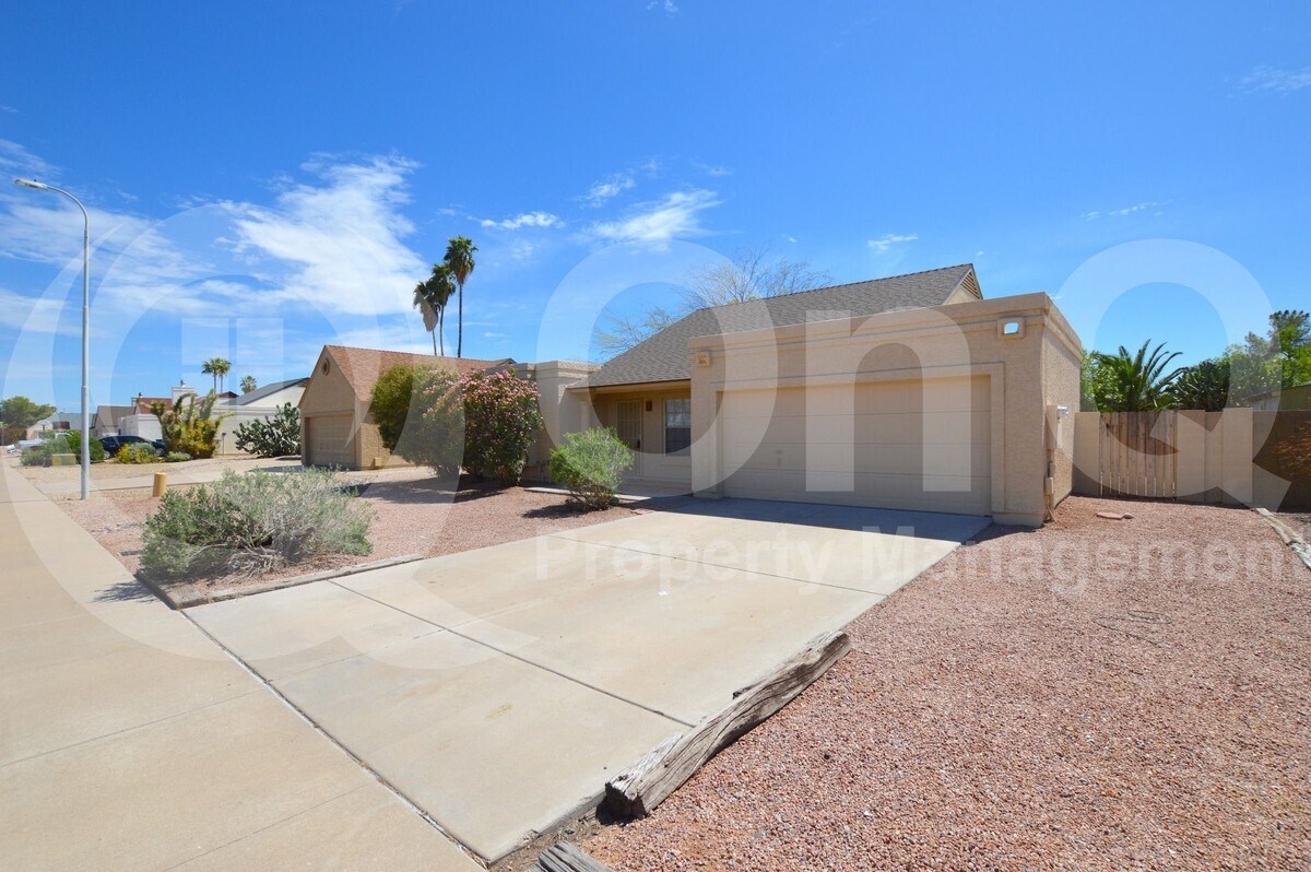 Primary Photo - 1559 E Drake Dr
