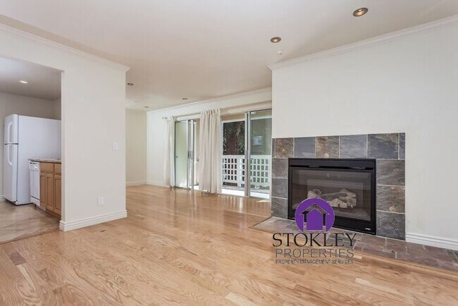 Foto del edificio - Stokley Properties Presents 2595 Oak Rd #E...