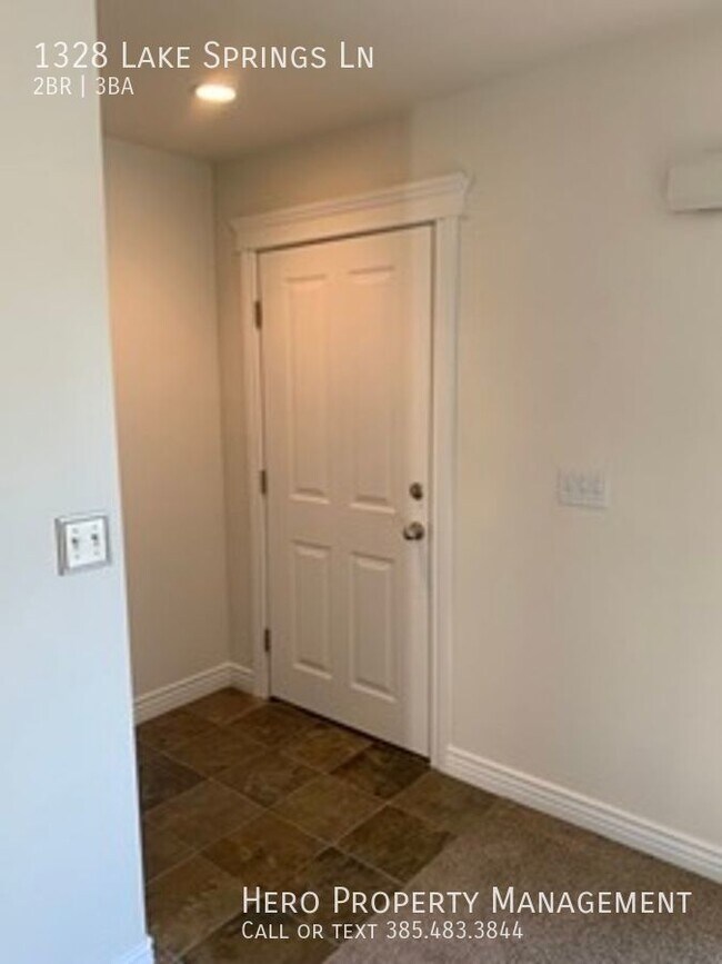 Building Photo - Beautiful Salt Lake Townhome