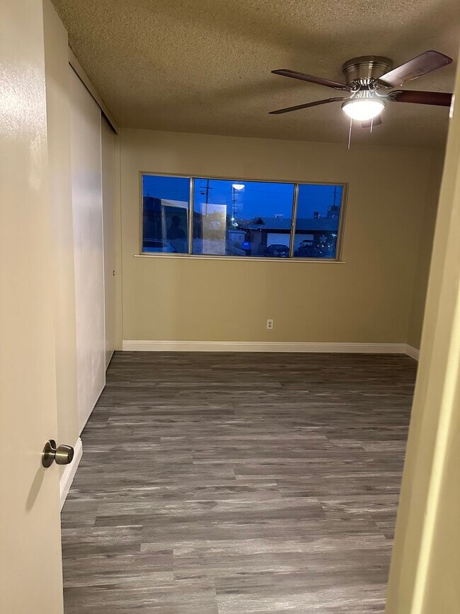 Building Photo - BARSTOW 3 bedroom 2 bath- 2 car garage HOME