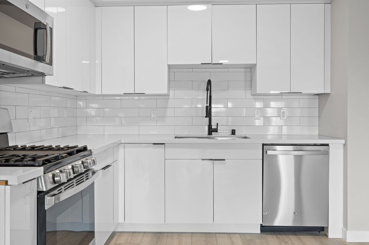 Primary Photo - 12714 S Figueroa St