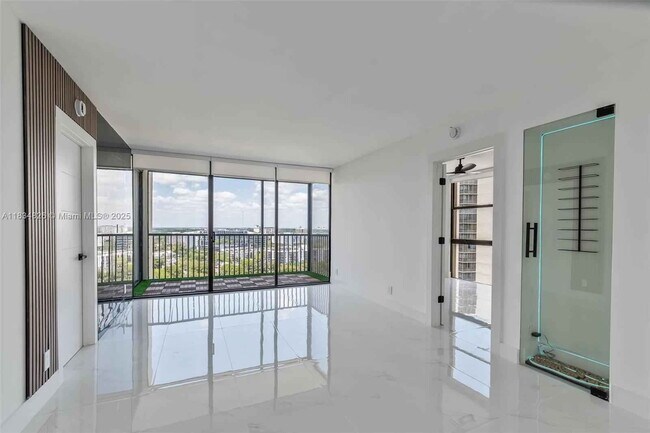 Foto del edificio - West Country Club Drive, Aventura, FL 3318...