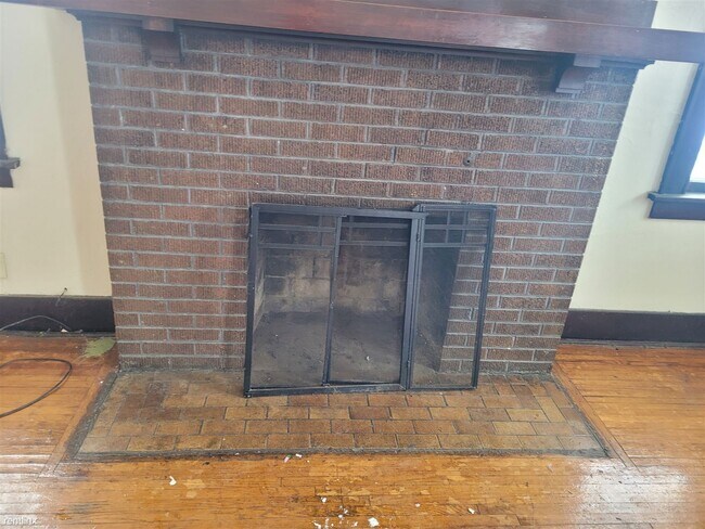 Foto del edificio - 3 br, 1 bath House - 818 East McClure Avenue