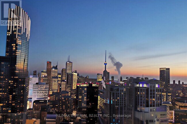 Building Photo - 15 Grenville St