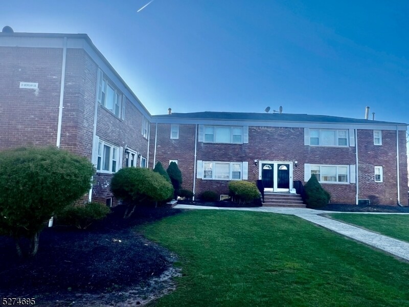 Primary Photo - 31 Morgan Ln