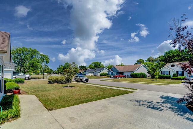 Building Photo - 305 Hixon Pl