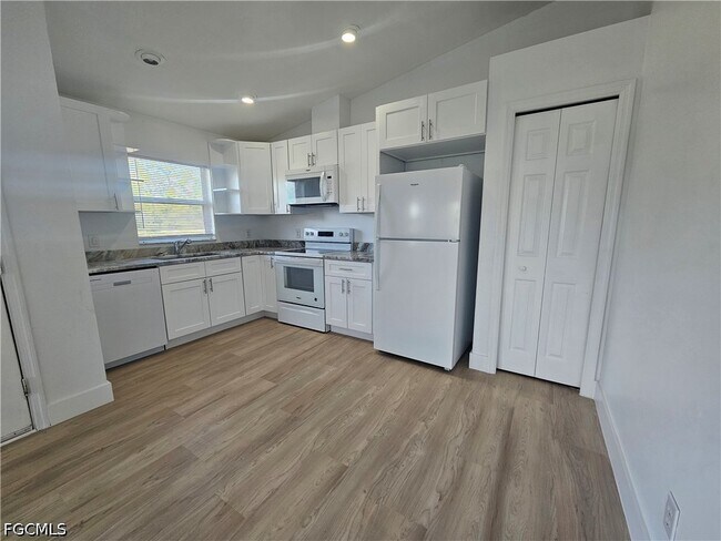 Foto del edificio - 1247 Bacon Ave