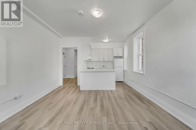 Photo du bâtiment - 104 Sherman Ave S