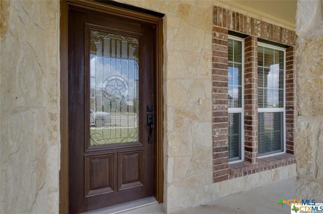 Building Photo - 271 Limestone Creek